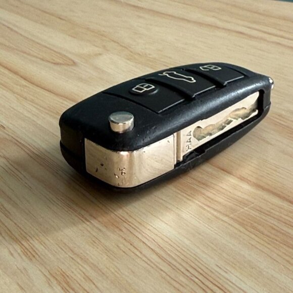 Audi A6 2008 Black OEM Flip Key Fob With Lock Trunk Unlock Buttons Car Remote - Picture 5 of 9